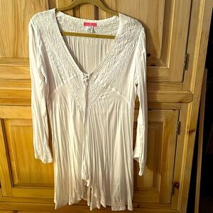 Cach,White ,Rayon , Long sleeve Women’s blouse .